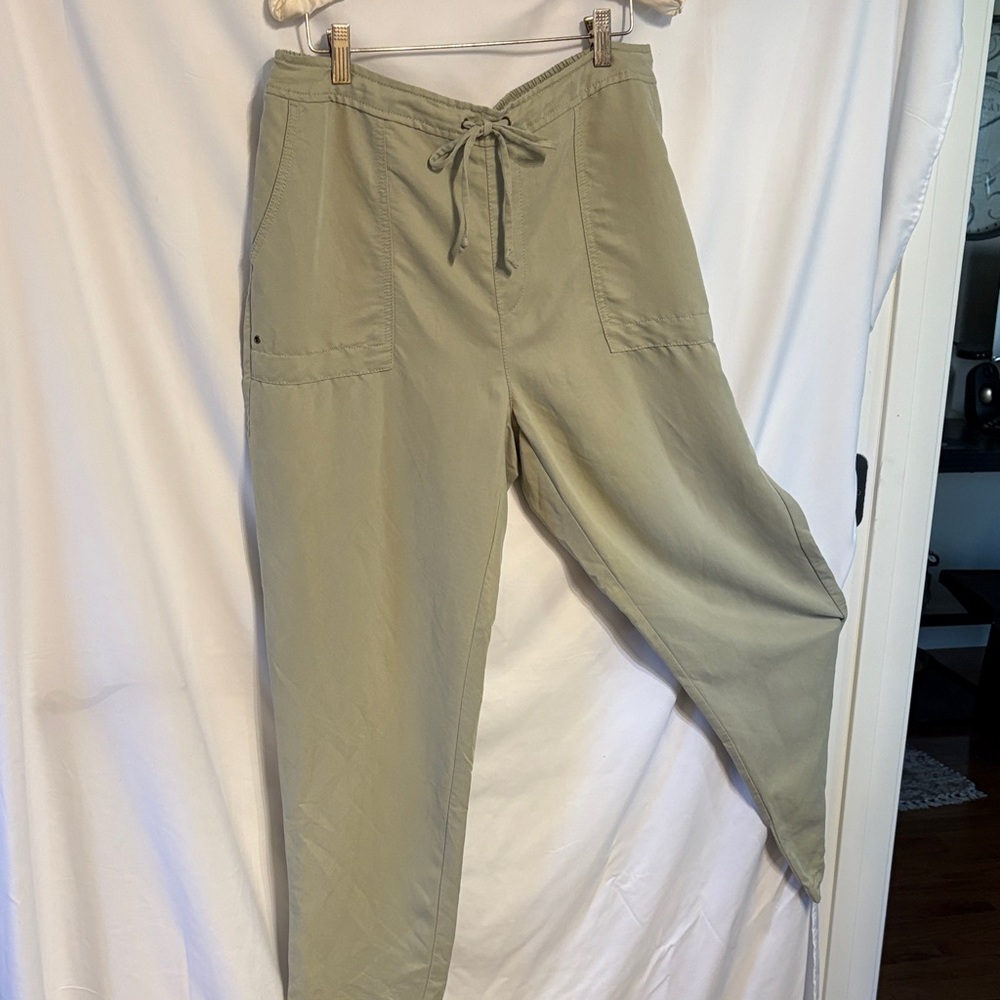Chico's Neutral Olive Green Drawstring Jogger Pants Casual Quiet Luxury
